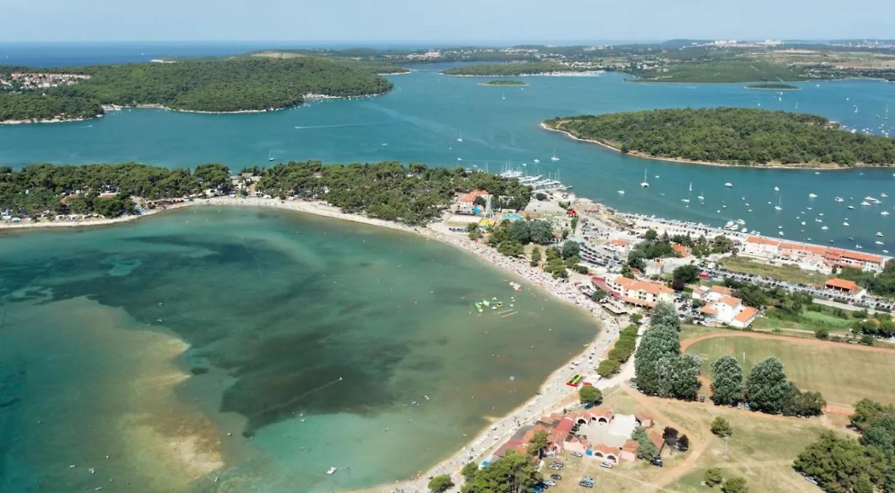 Apartment In Medulin With Terrace, Air Conditioning, W-Lan, Washing Machine 5158-2 Croatia