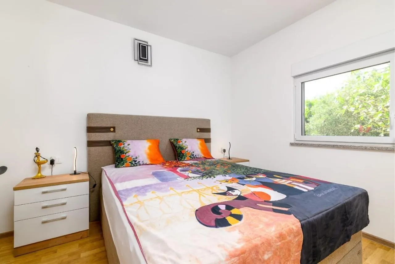 Apartment In Medulin With Terrace, Air Conditioning, W-Lan, Washing Machine 5158-2 Croatia