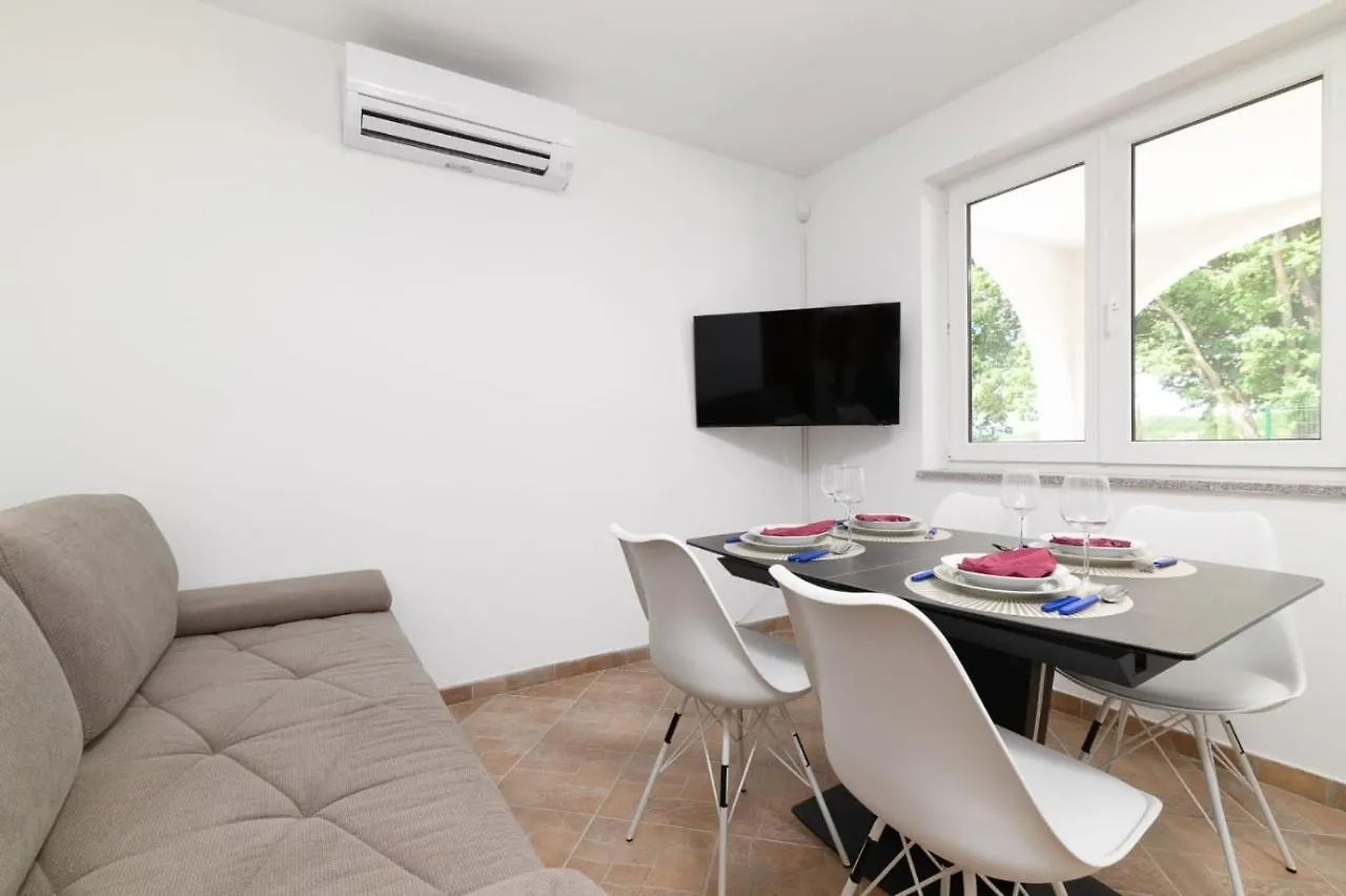 Apartment In Medulin With Terrace, Air Conditioning, W-Lan, Washing Machine 5158-2