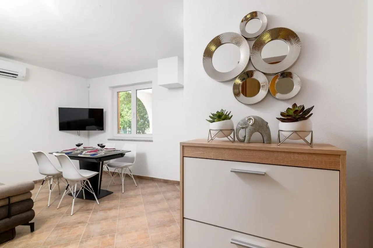 Apartment In Medulin With Terrace, Air Conditioning, W-Lan, Washing Machine 5158-2 Croatia