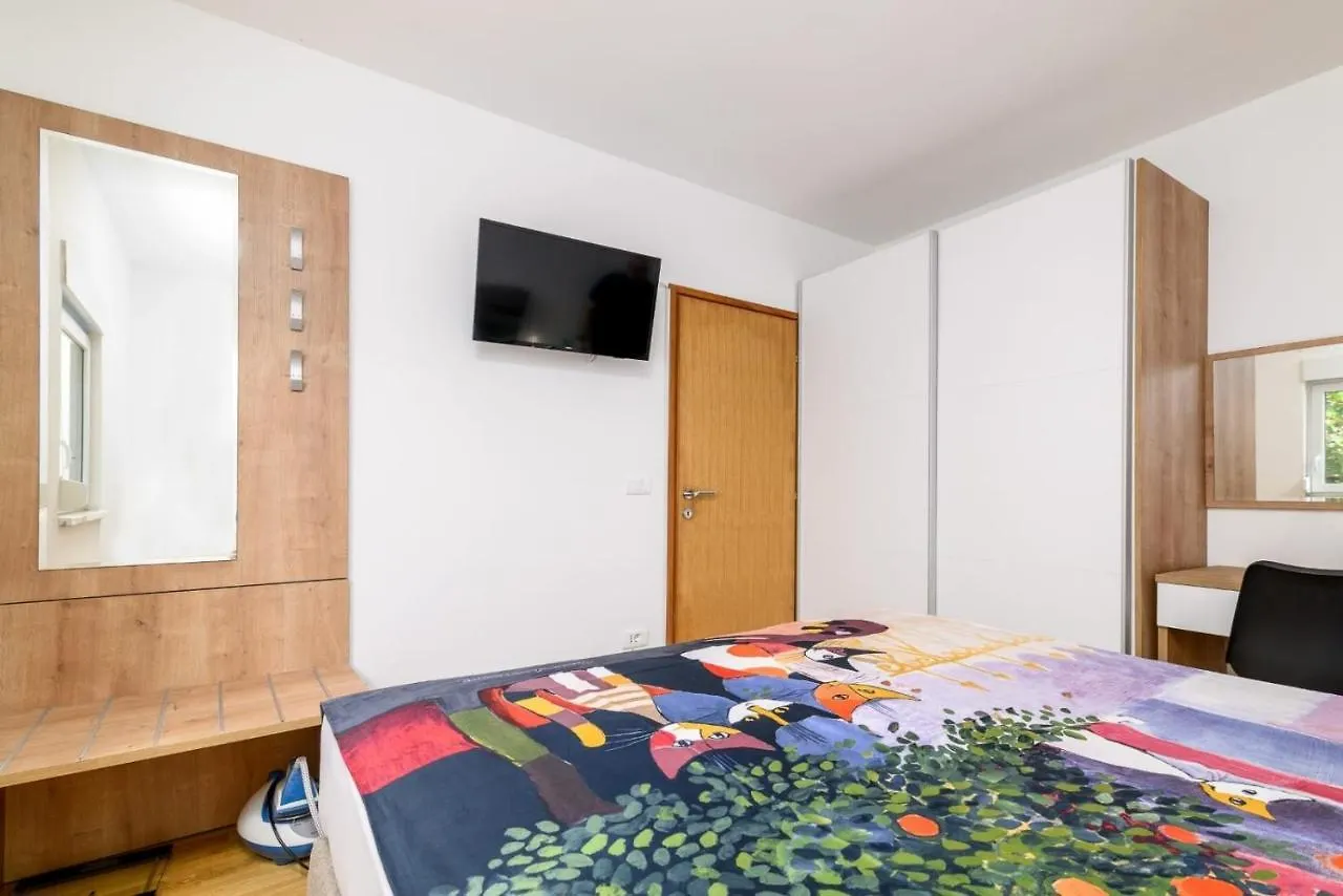 Apartment In Medulin With Terrace, Air Conditioning, W-Lan, Washing Machine 5158-2 Croatia
